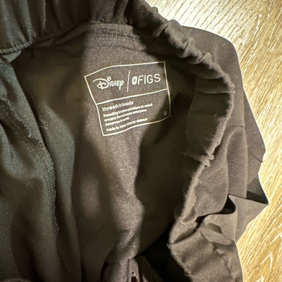 Figs Scrub Top and Bottom - Limited Edition Disney - small - Picture 4 of 6